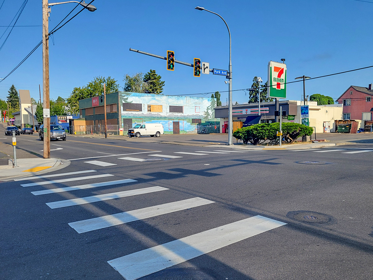 Image of an intersection along the 6th Street corridor with pedestrian crossings.