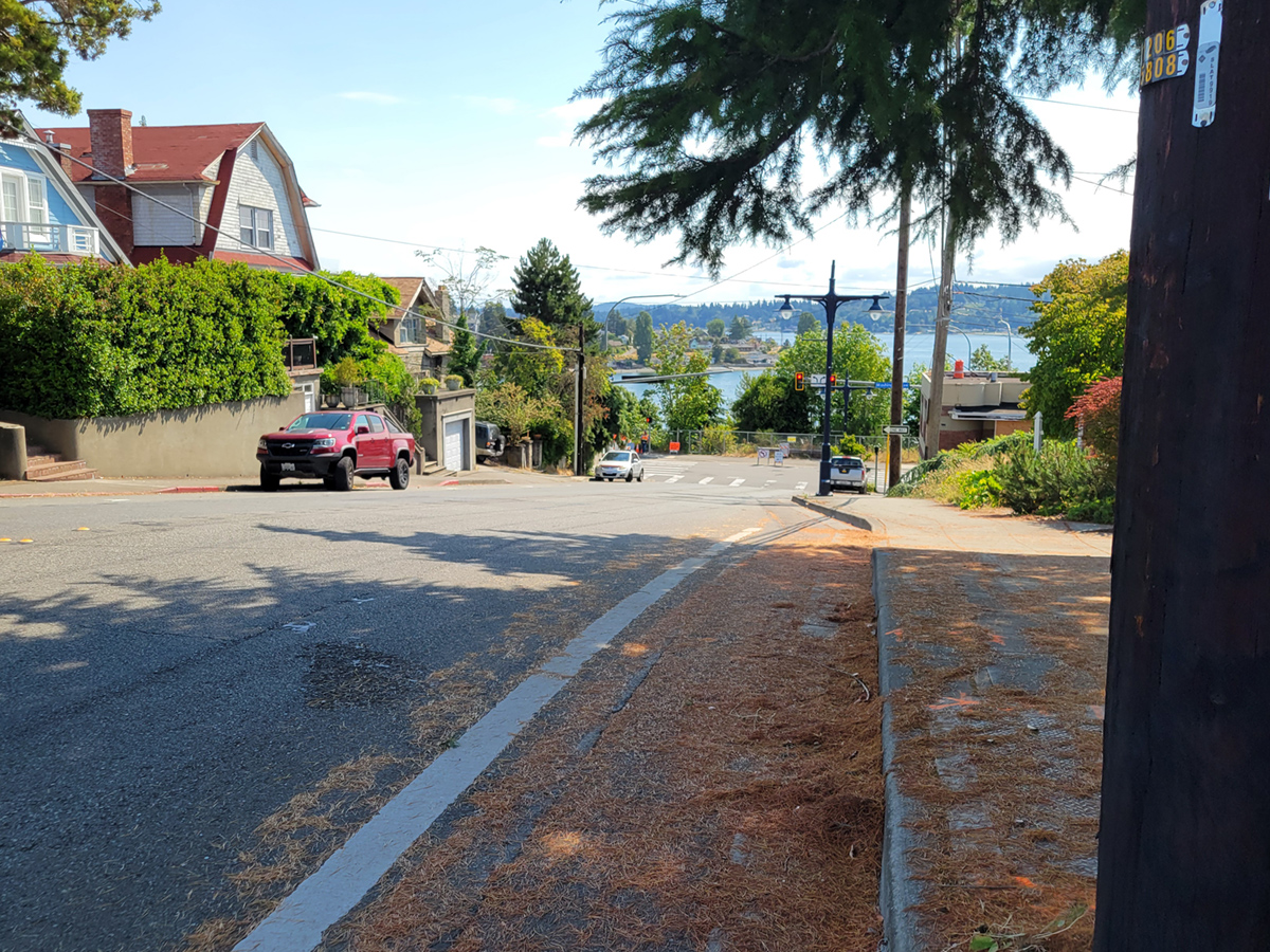 Image of the eastern side of the 6th Street corridor with sidewalks and street parking on each side.