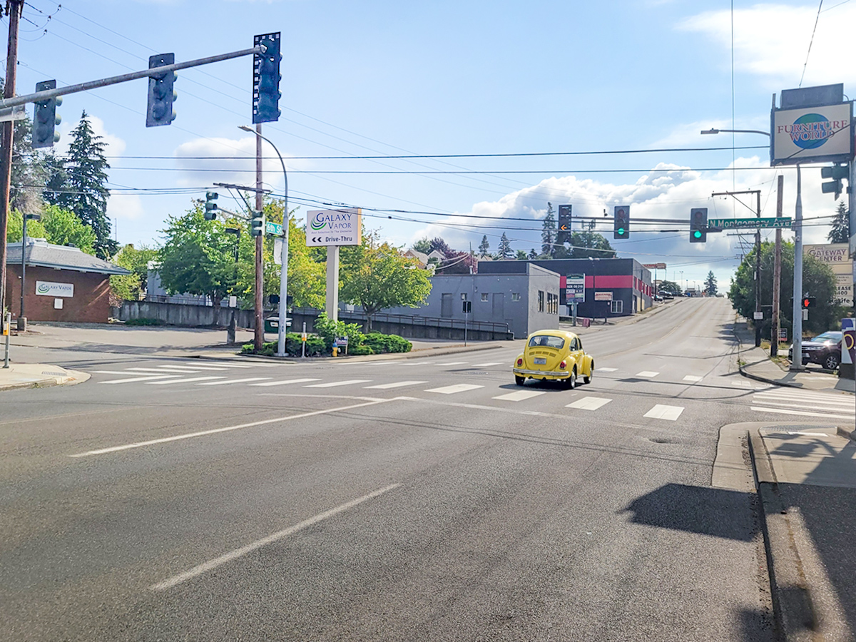 Image of an intersection along the 6th Street corridor with pedestrian crossings.